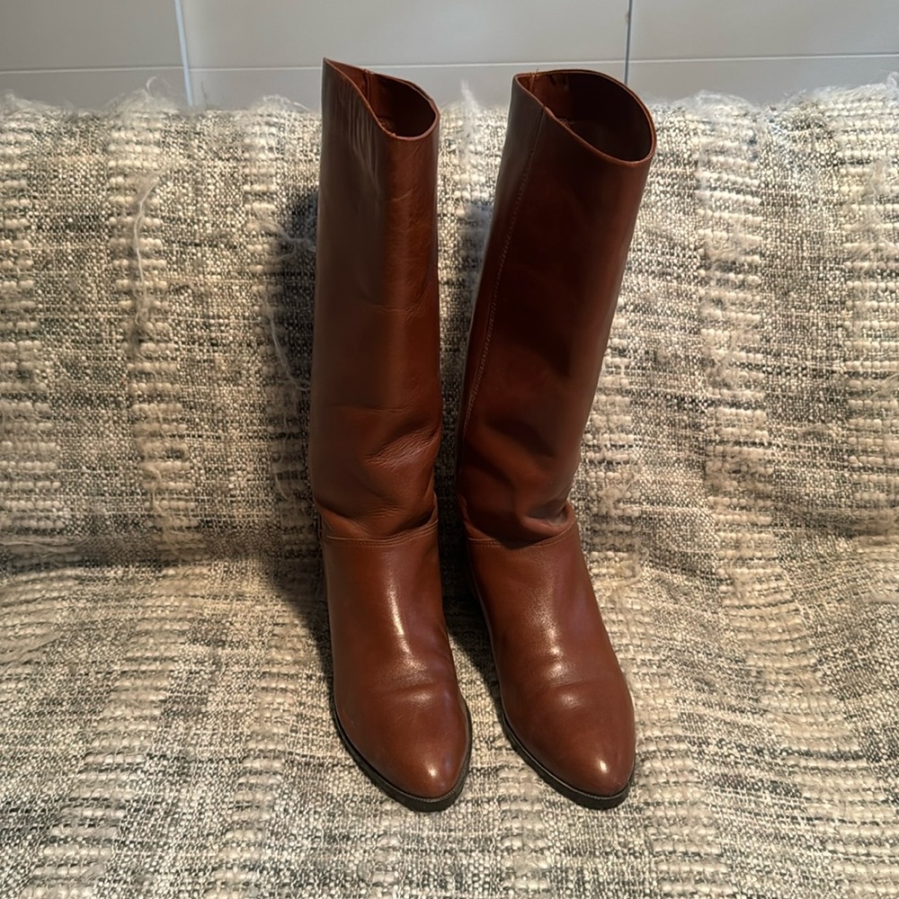 Etienne Aigner Tall Leather Boots 8M. {10 1/4 L, 3 1/2 width, top 8”)